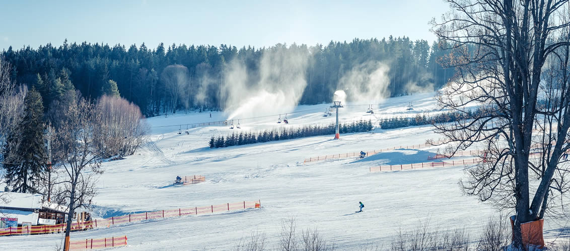 Skiareál Lipno - výhled na snowpark a skicross