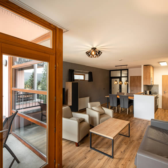 Obývací pokoj modernizovaného apartmánu s 1 ložnicí v Landal Marina Lipno