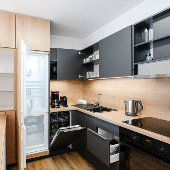 Vybavený kuchyňský kout studiového apartmánu v Landal Marina Lipno 