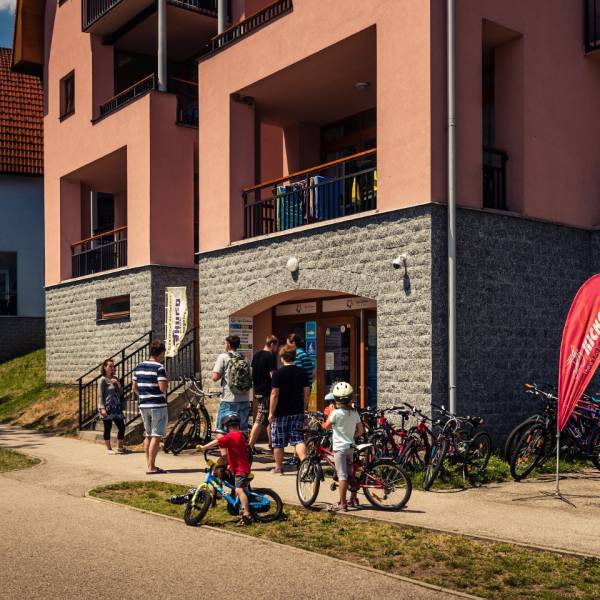 Půjčovna sportovních potřeb na Lipně