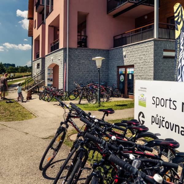 Půjčovna sportovních potřeb na Lipně