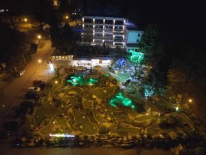 adventure golf lipno 8