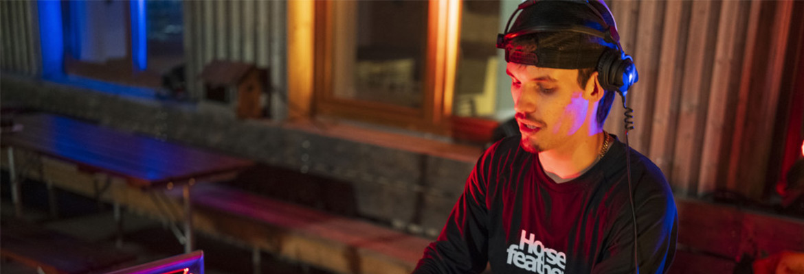 DJ Melvin Coxx na rolbě ve Skiareálu Lipno