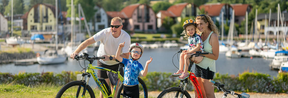landal marina lipno cyklisti rodina