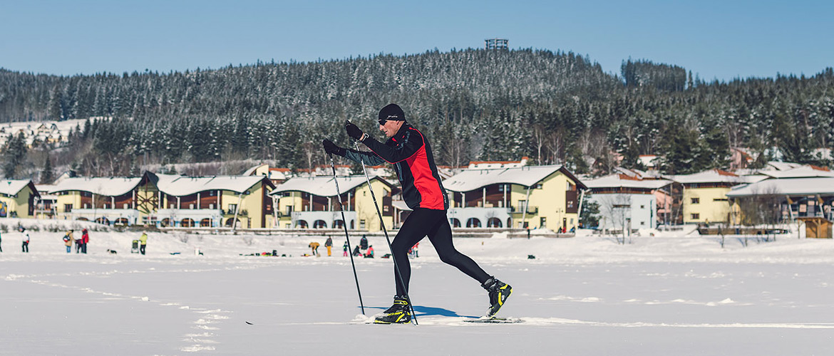bezkar na jezere pred resortem landal marina lipno
