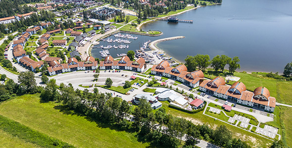 Letecký pohled na Landal Marina Lipno a jezero Lipno