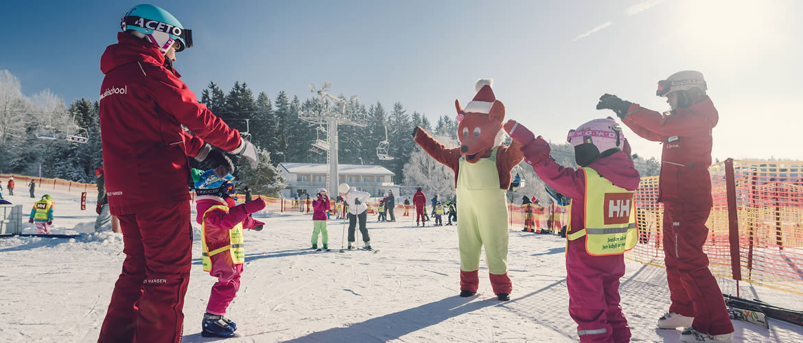 Dětská lyžařská výuka s lišákem Foxem ve Skiareálu Lipno